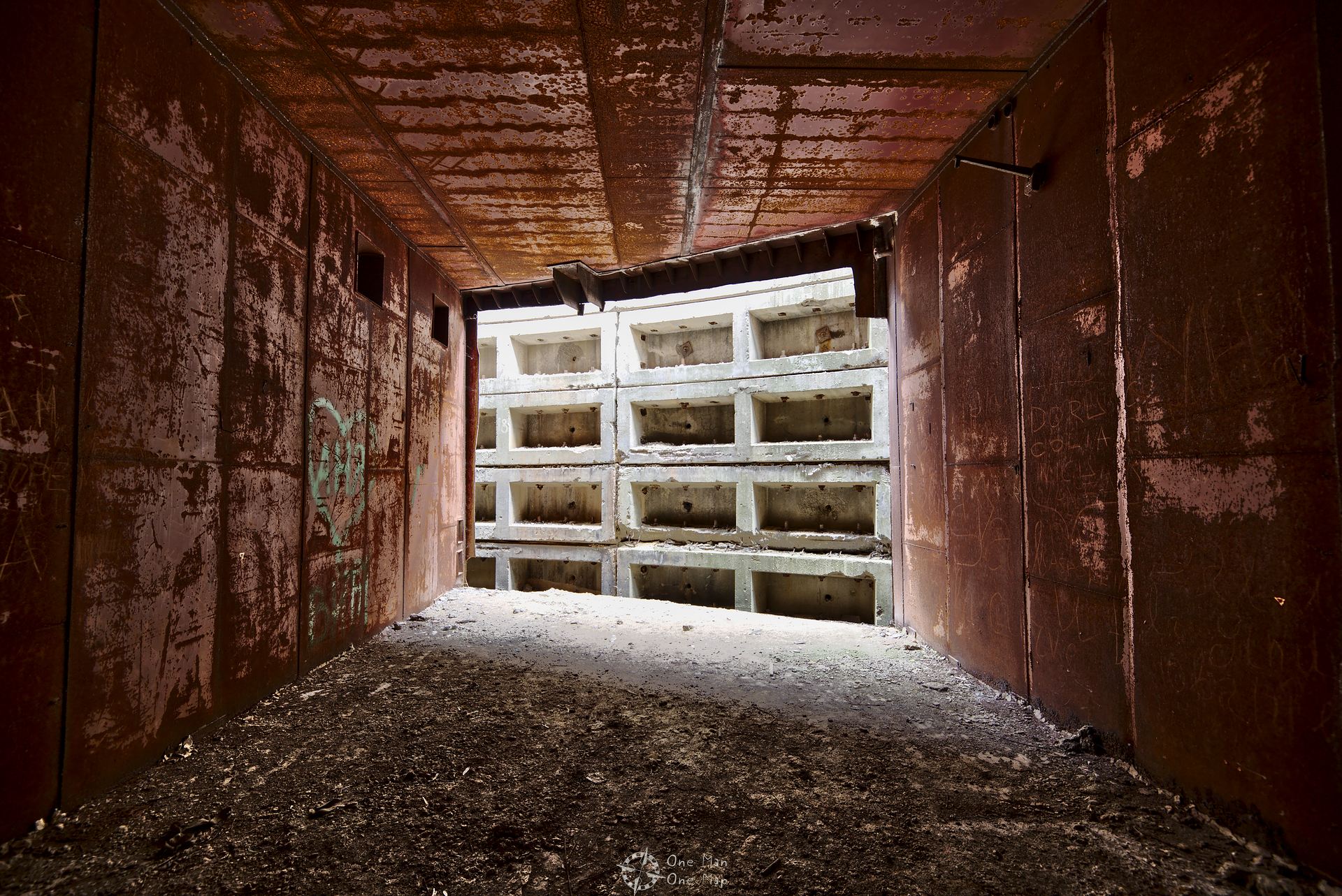 Bunker down 1.16 5. Lost бункер. Lost бункер лебедь. Бункеров Atlas Shelter.